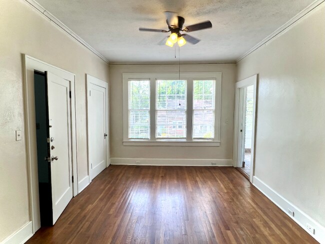 Building Photo - 712 6th Ave N