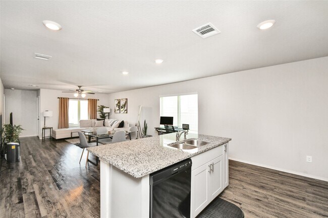Building Photo - 7915 Meadow Cranesbill Ln
