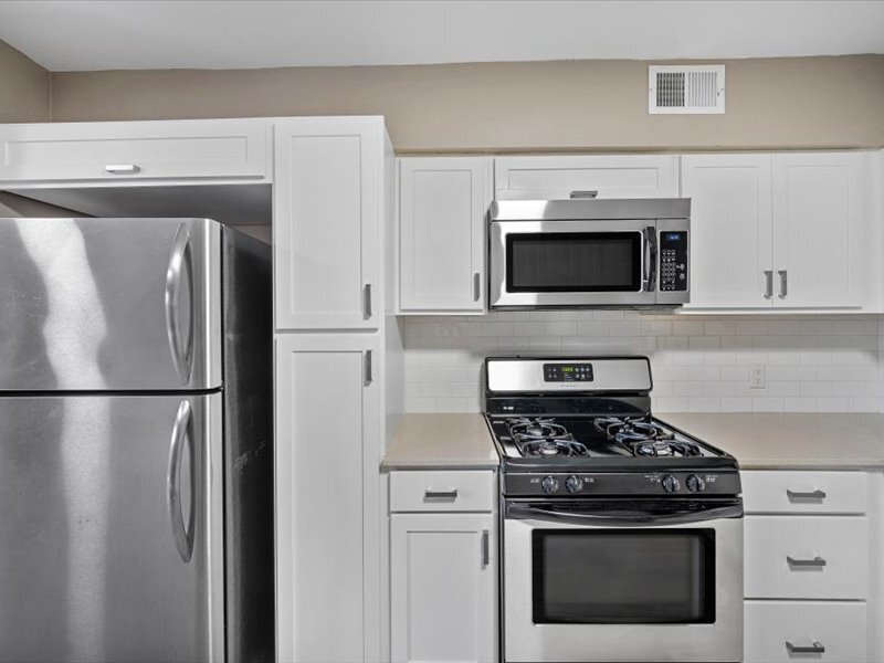 Kitchen - 2303 East Side Dr