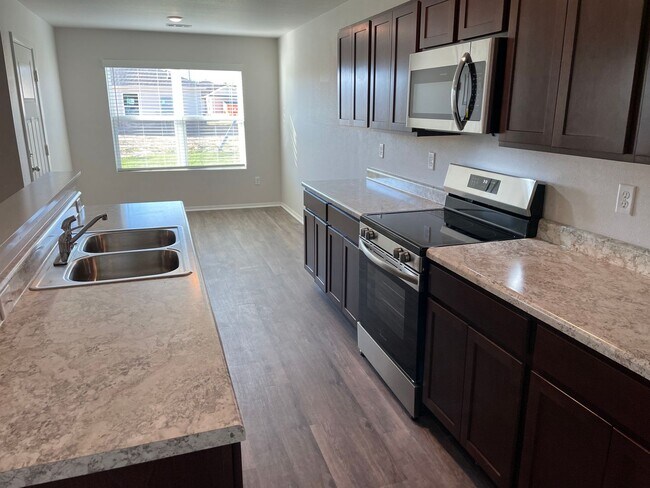 Building Photo - Now Pre-Leasing — Charming 3 Bed, 2 Bath Home in Siloam Springs!