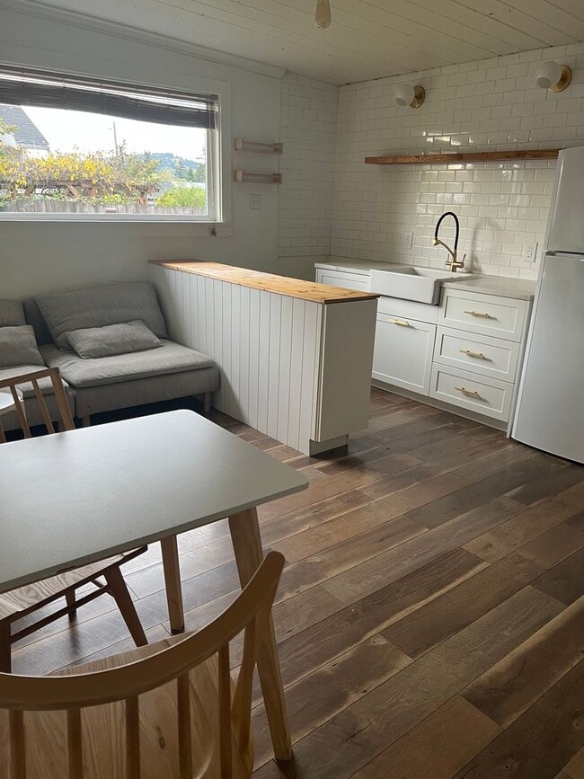 Building Photo - Convenient Location 1 Bed, 1 Bath in Belli...