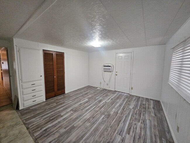 Building Photo - 2 Bedroom Mobile Close to the River