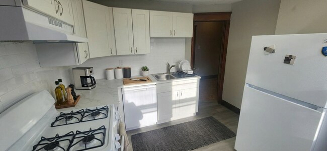 Building Photo - Remodeled 2BR in Kingston | Central A/C + In-Unit W/D + Parking | Pet Friendly