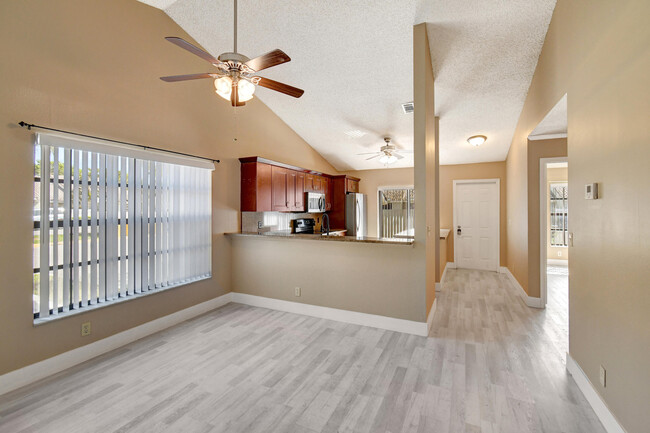 Building Photo - 492 Hardwood Pl