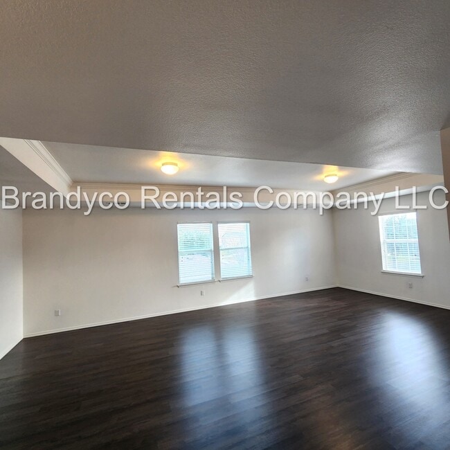 Building Photo - 411 Taurus Dr
