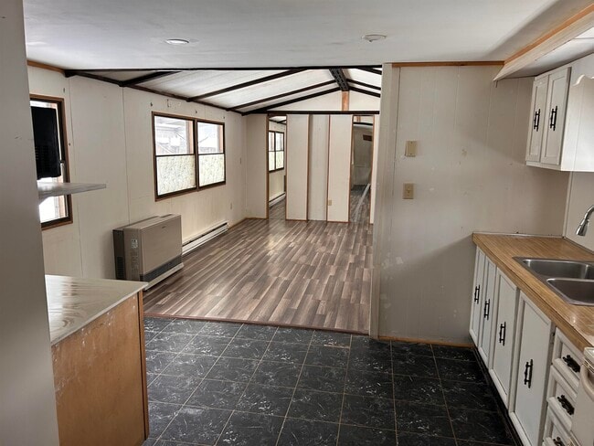 Building Photo - 4 Dunn Ave