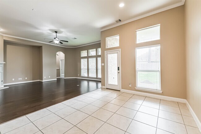 Building Photo - 13911 Desert Trace Ct