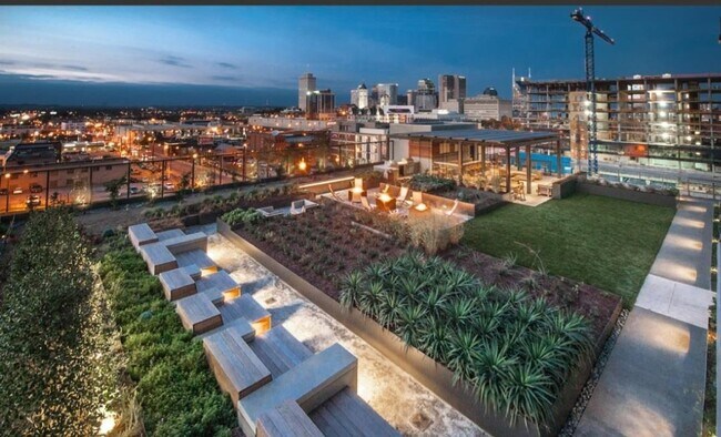 Building Photo - Beautiful 15th floor condo at TwelveTwelve