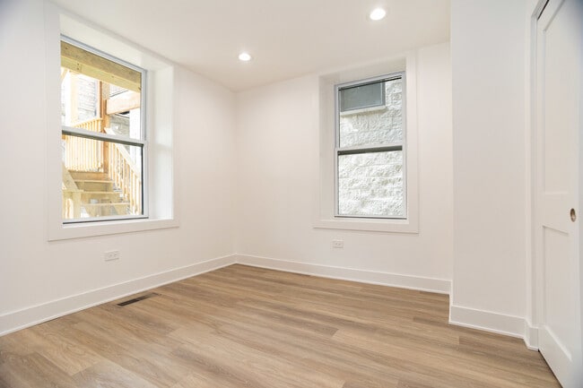 Building Photo - 1723 W Pierce Ave