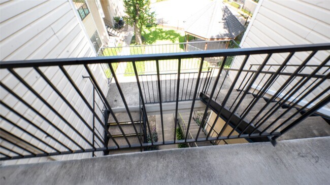 Building Photo - 2750 Holly Hall St