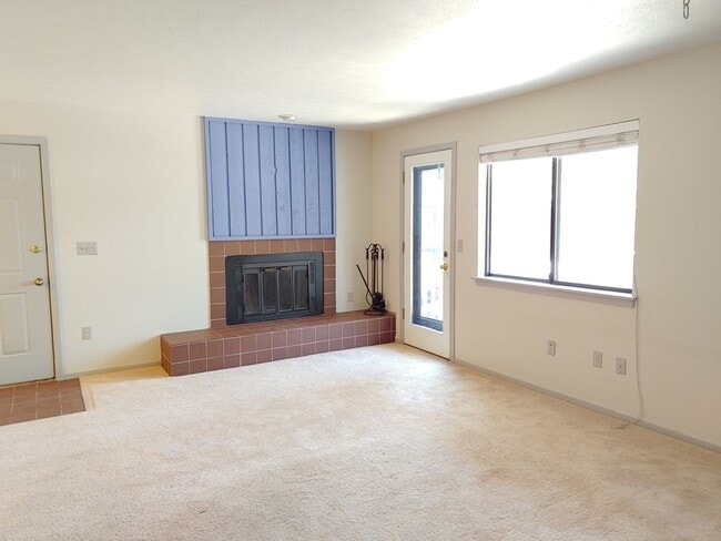 Building Photo - BEAUTIFUL 2 Bed 2 Bath Condo in Aspen Grove North Boulder