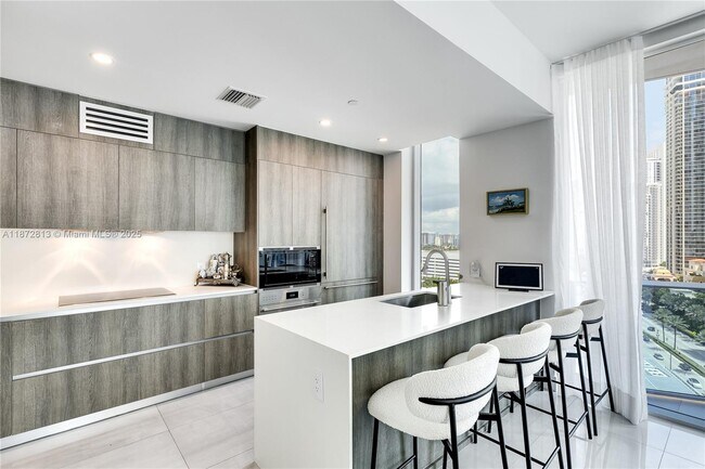 Building Photo - 17550 Collins Ave