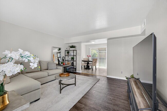 Building Photo - Remodeled 2-Bedroom Gem Near Sac City College