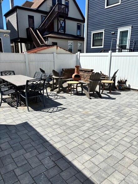 Outdoor Patio - 1004 Heck St