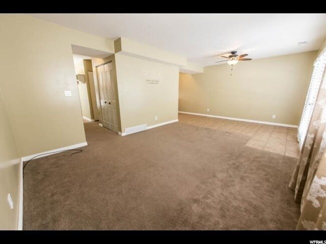 Building Photo - 3 Bedroom 1.5 Bath Magna Condo. Pets Welcome