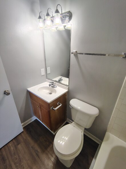 Building Photo - 600 Reusens Rd