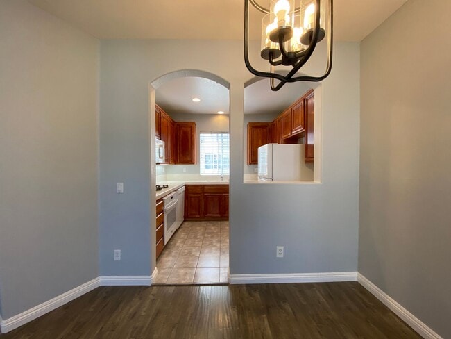 Building Photo - Beautiful Townhome in the Cascada Communit...