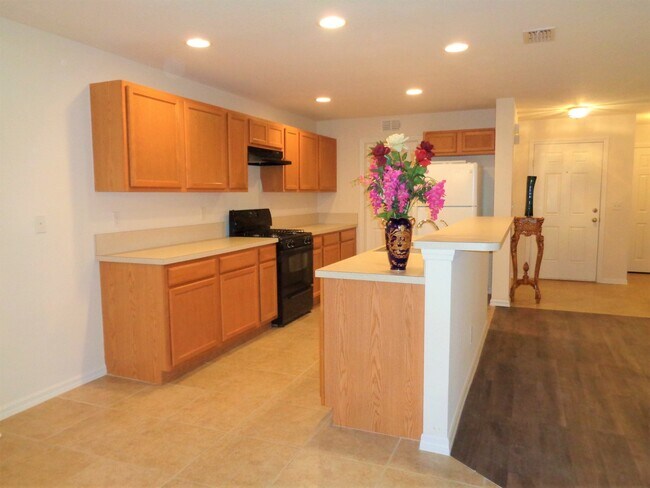 Building Photo - 1636 Pointe W Wy