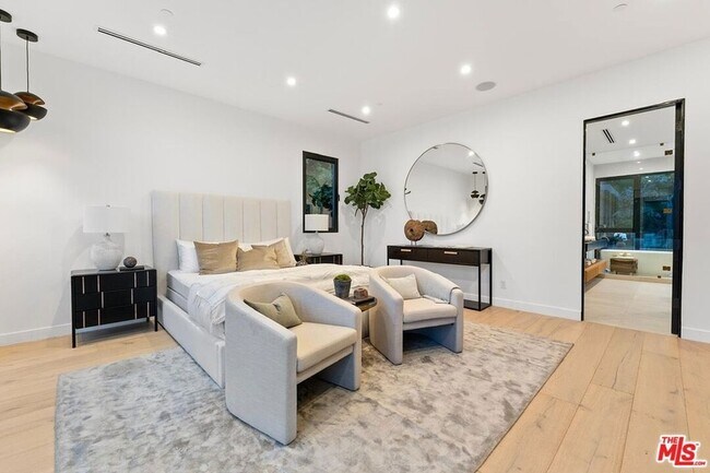 Building Photo - 9031 Alto Cedro Dr