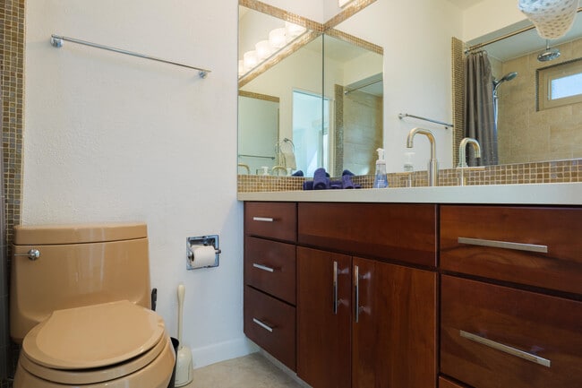 Building Photo - 290 San Jacinto Dr