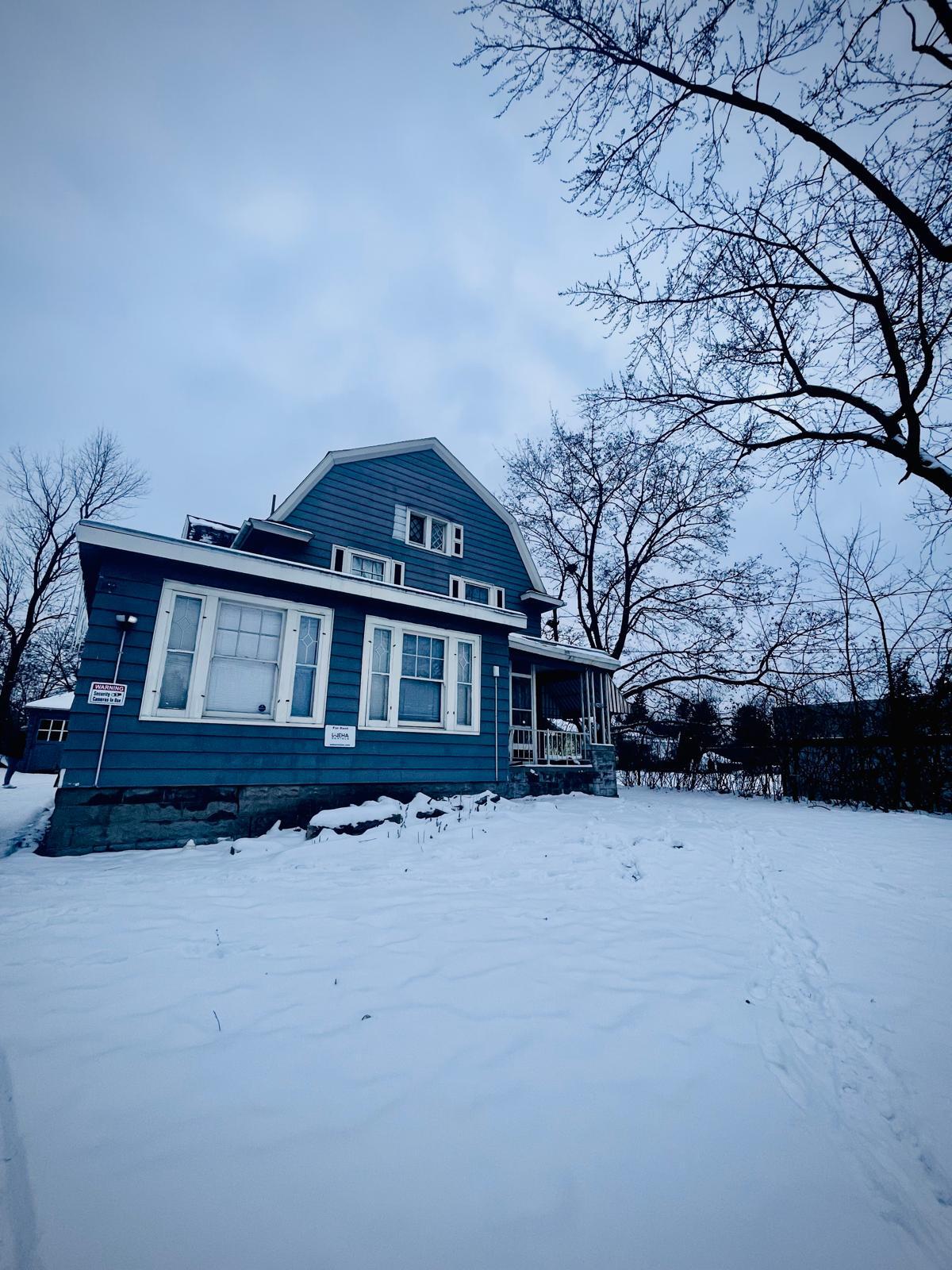 Building Photo - 265 Main St