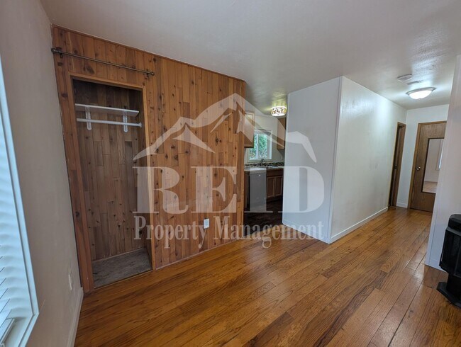 Building Photo - Lebo Reid Duplex