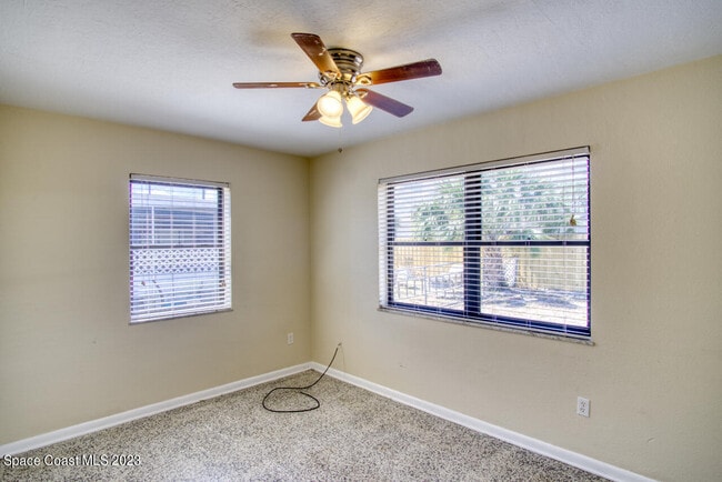 Building Photo - 1010 Bianca Dr NE