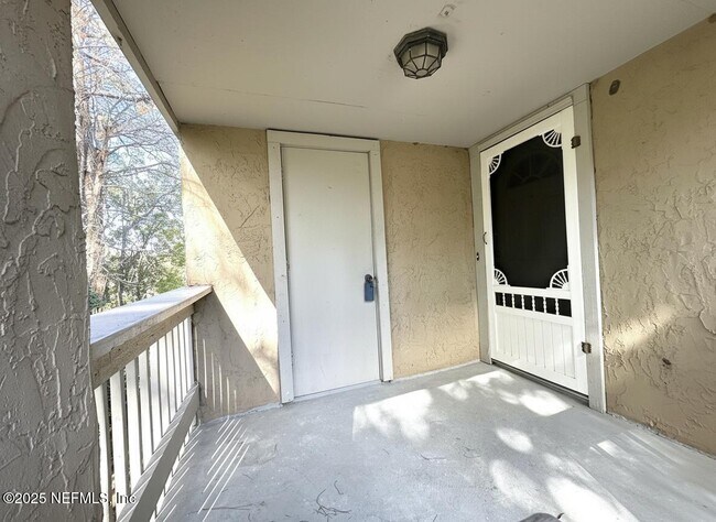 Building Photo - 3801 Crown Point Rd