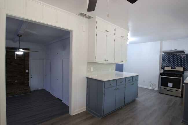 Building Photo - Adorable 3 Bed 2 Bath in Tyler with TWO Li...