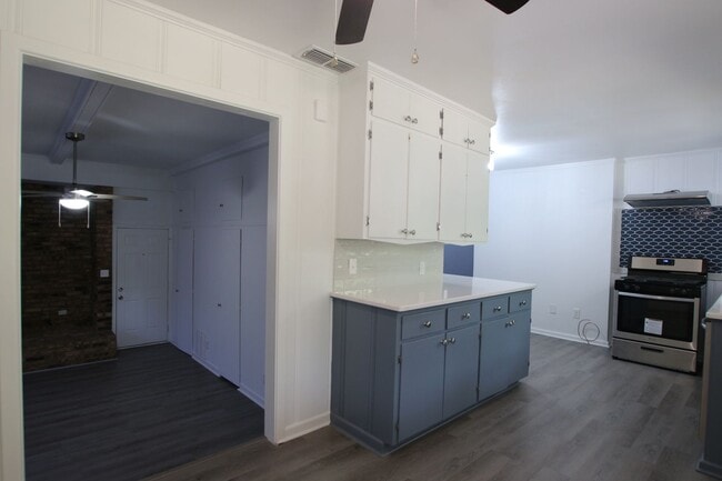 Building Photo - Adorable 3 Bed 2 Bath in Tyler with TWO Living Spaces! 1/2 OFF FIRST FULL MONTHS RENT!!