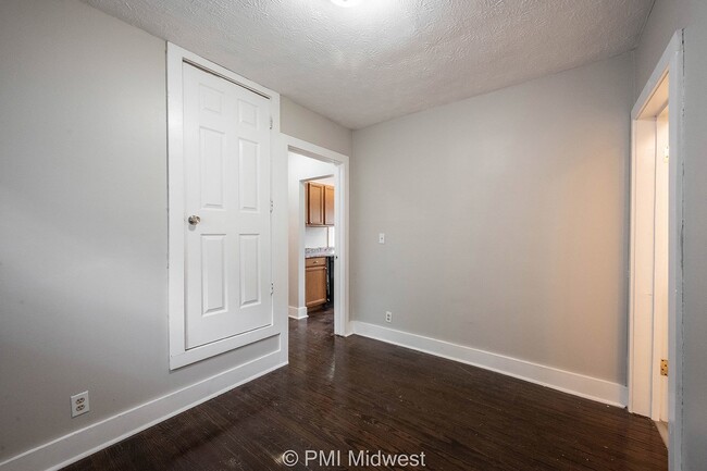 Building Photo - 1621 E 49th St
