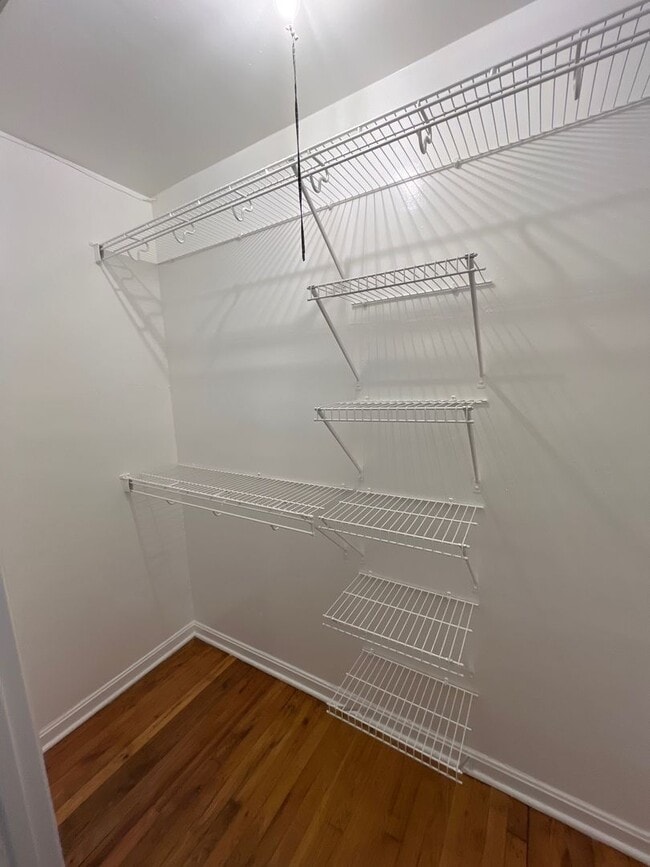 Building Photo - 1BR w Porch - Moments from Piedmont Park