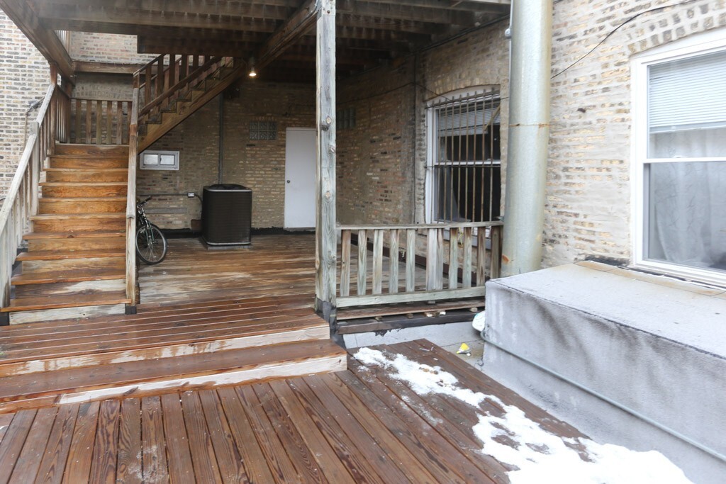 Building Photo - 3957 W Irving Park Rd
