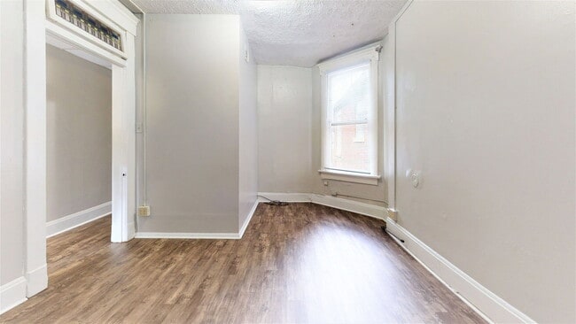 Building Photo - 2353 N High St