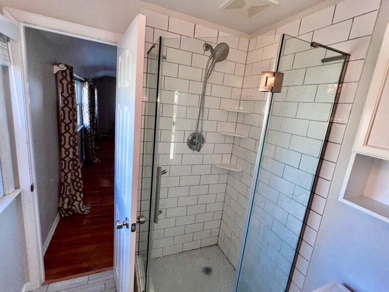 Building Photo - 918 Rockwell Rd