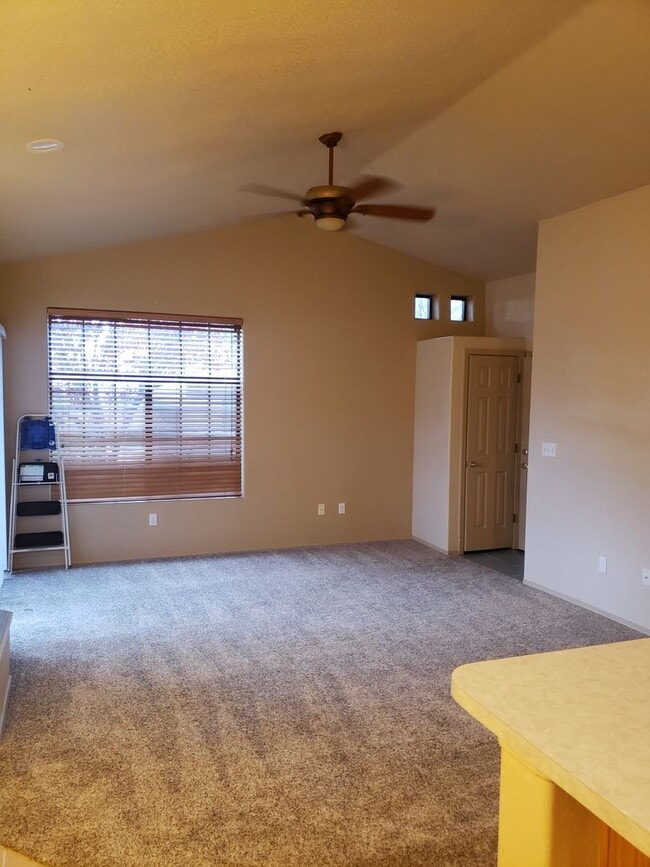 Building Photo - Northwoods Condo - 2 bed / 1 bath with assigned parking