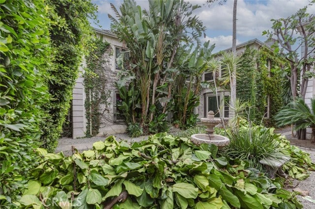 Building Photo - 5966 San Vicente Blvd