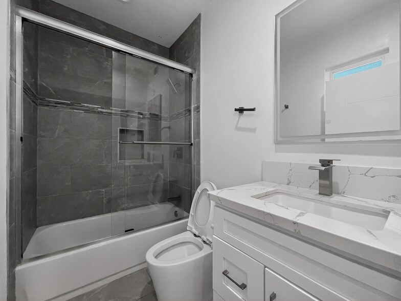 Building Photo - 418 N La Fayette Park Pl