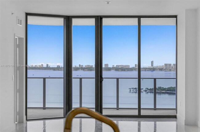 Building Photo - 700 NE 24th St