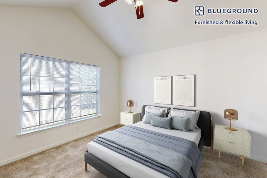 Building Photo - 998 Stewart Ave