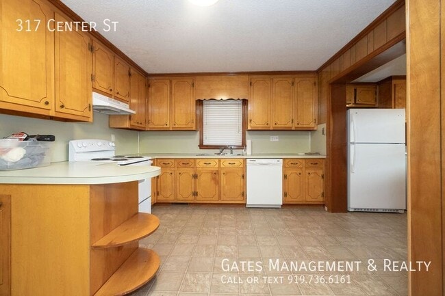 Building Photo - 317 Center St