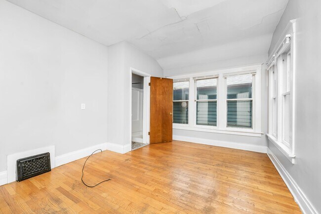 Building Photo - 1314 Oak St