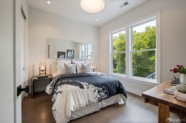 Building Photo - 903 Minnesota St