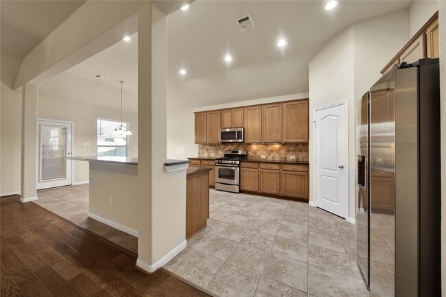 Building Photo - 25208 Forest Ledge Dr