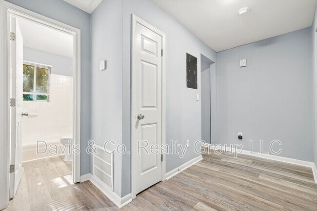 Building Photo - 1156 Hubbard St SW