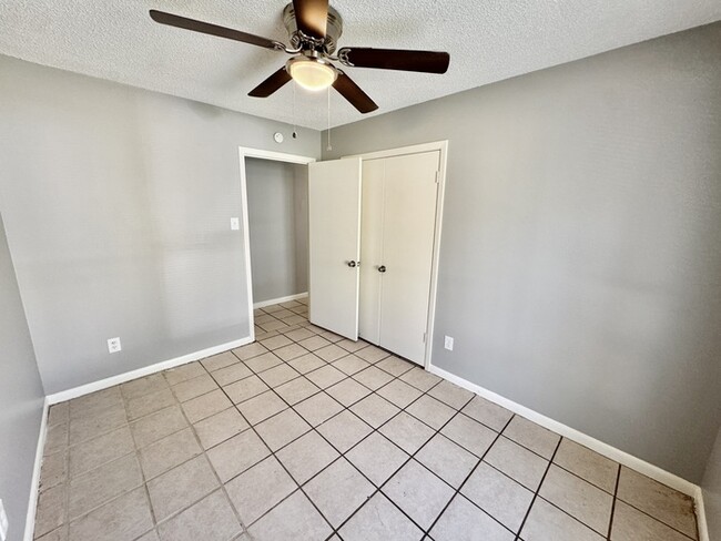 Building Photo - 5168 Corkwood Dr