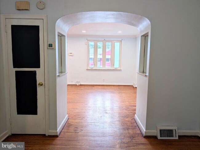 Building Photo - 1834 S 28th St