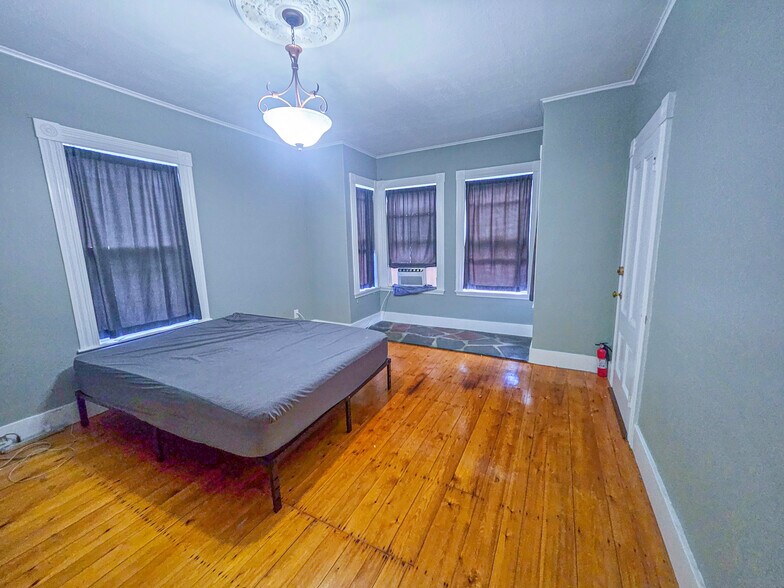 Building Photo - 8 Randall St