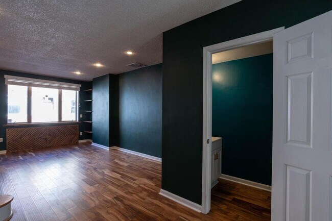 Building Photo - Gorgeous 2 Bedroom, 1.5 Bath Home in South Philly's LoMo Neighborhood