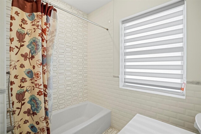 Building Photo - 2116 SE 18th St